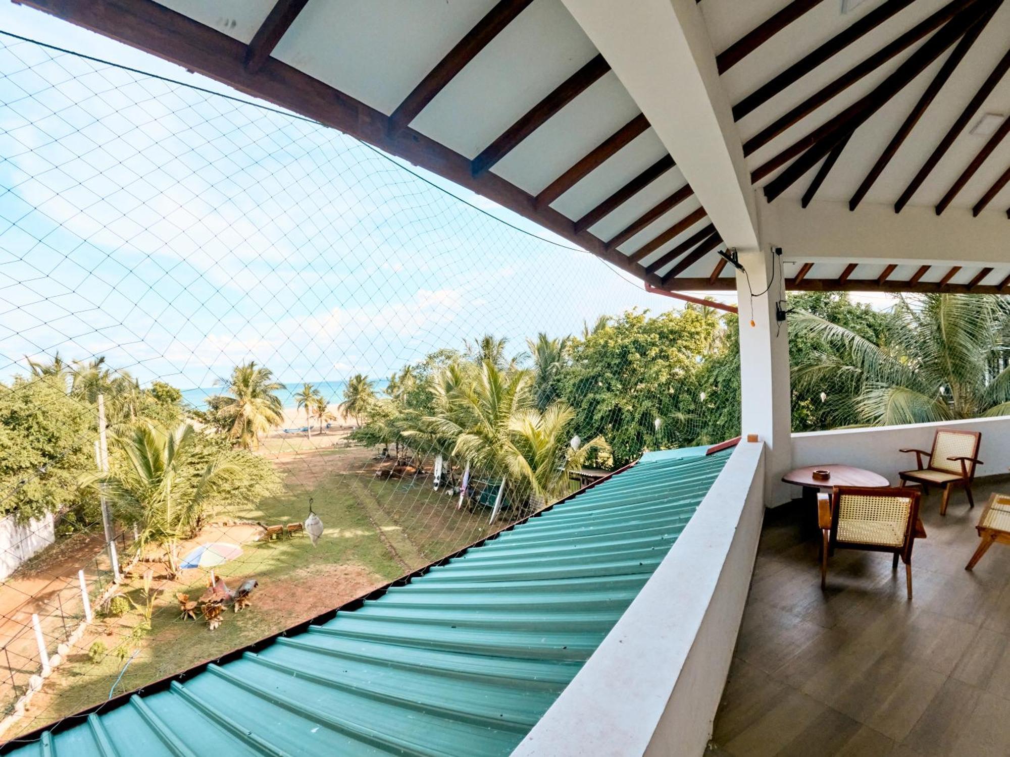 Baden Beach Hotel Kalkudah  Exterior photo